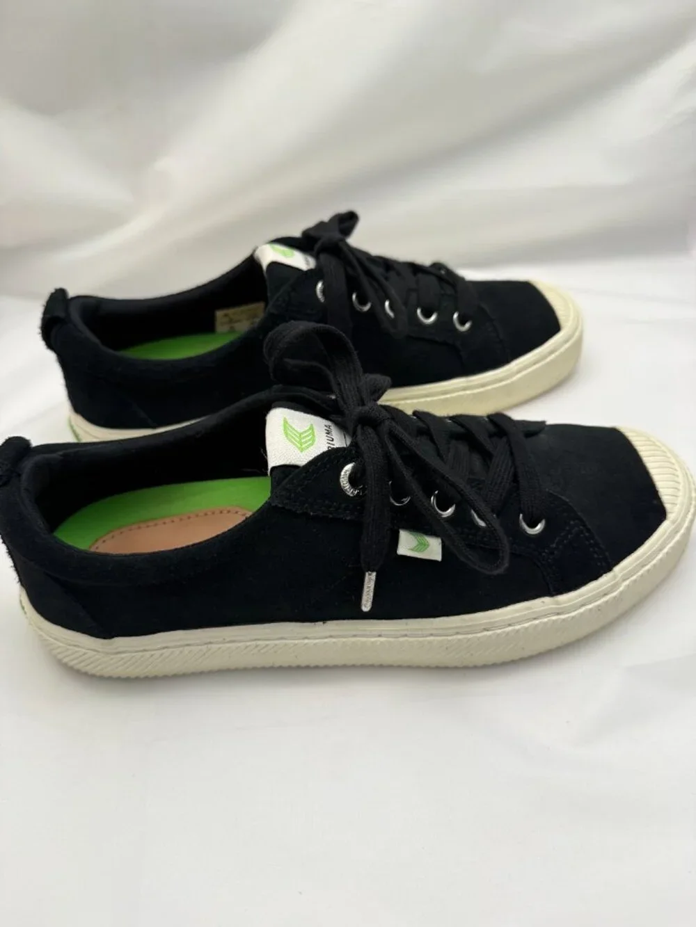 Cariuma Black Suede OCA Low Lace Up Sneakers Size 9
